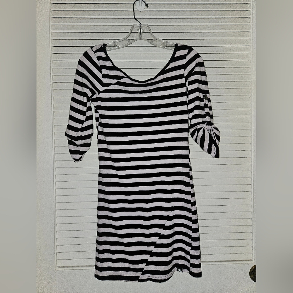 DG adorable striped dress, size L, cream & black, 3/4 adjustable sleeves.